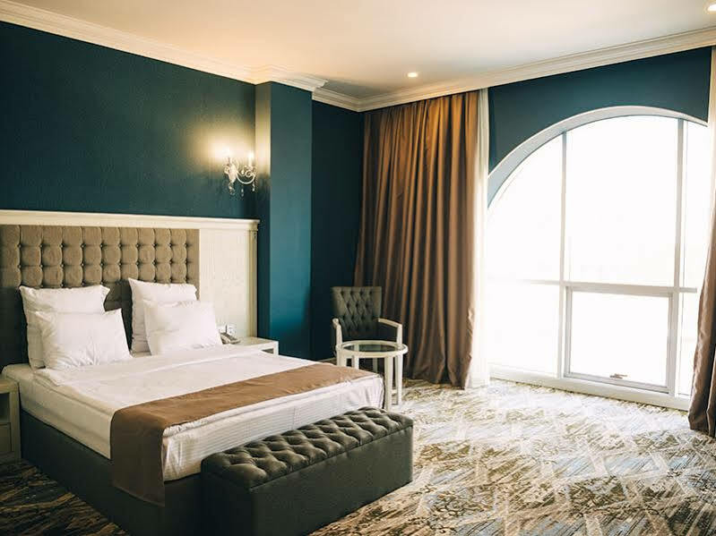 Emerald Suite Hotel Баку Екстер'єр фото